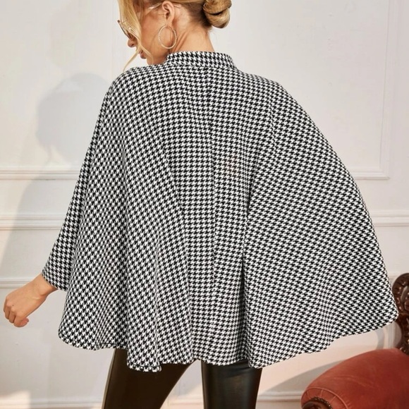 Beautiful woman cape overcoat - Picture 2 of 7